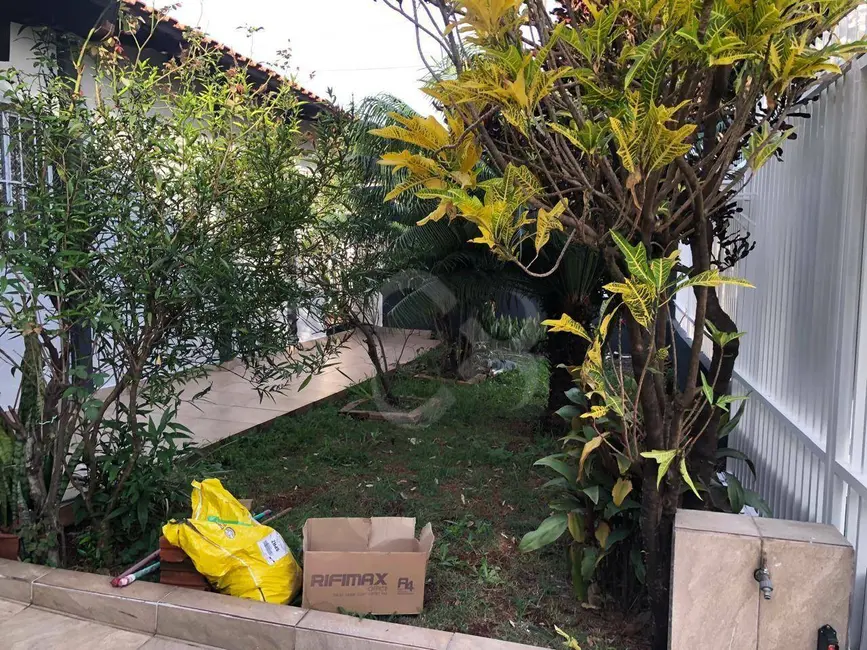 Foto 2 de Casa com 3 quartos para alugar, 250m2 em Messiânico, Londrina - PR
