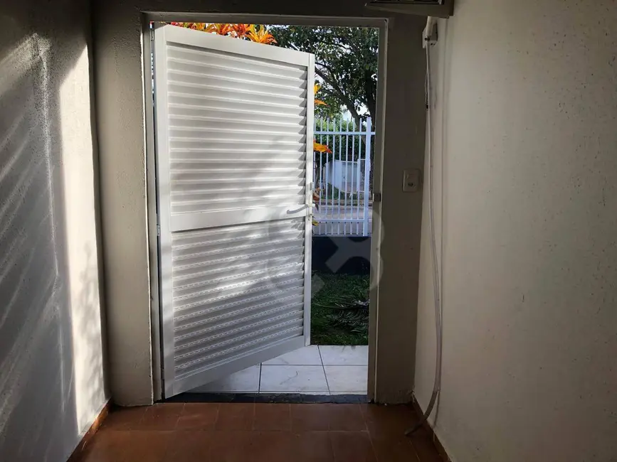Foto 8 de Casa com 3 quartos para alugar, 250m2 em Messiânico, Londrina - PR