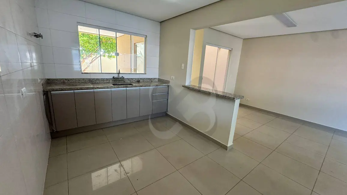 Sobrado com 3 quartos para alugar, 200m2 em Bandeirantes, Londrina - PR - imagem 9 Foto 9 de Sobrado com 3 quartos para alugar, 200m2 em Bandeirantes, Londrina - PR