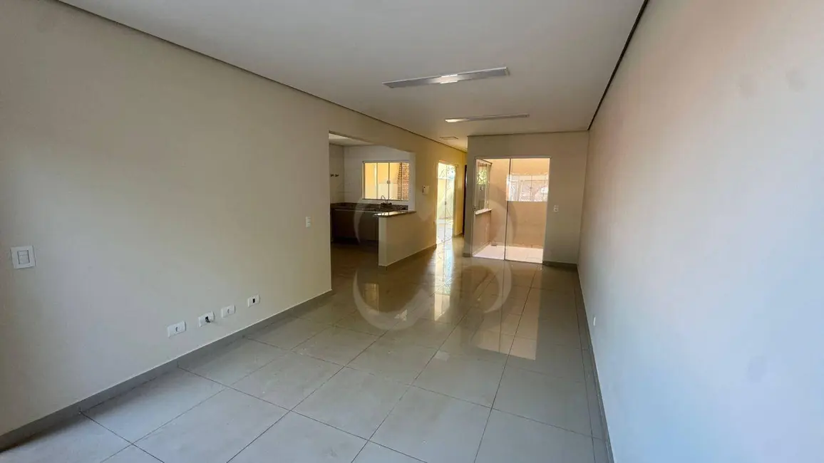 Sobrado com 3 quartos para alugar, 200m2 em Bandeirantes, Londrina - PR - imagem 7 Foto 7 de Sobrado com 3 quartos para alugar, 200m2 em Bandeirantes, Londrina - PR
