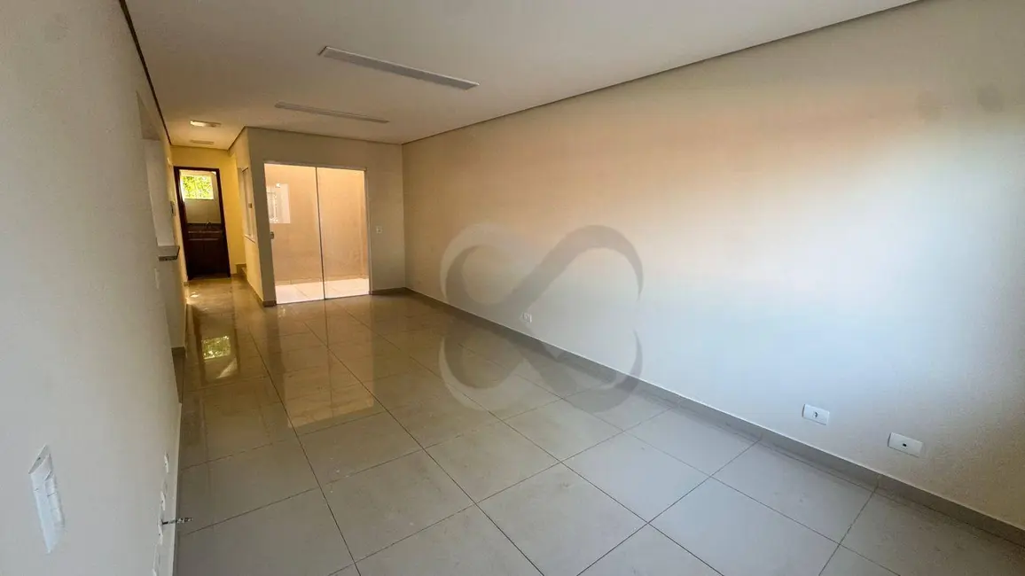 Sobrado com 3 quartos para alugar, 200m2 em Bandeirantes, Londrina - PR - imagem 6 Foto 6 de Sobrado com 3 quartos para alugar, 200m2 em Bandeirantes, Londrina - PR