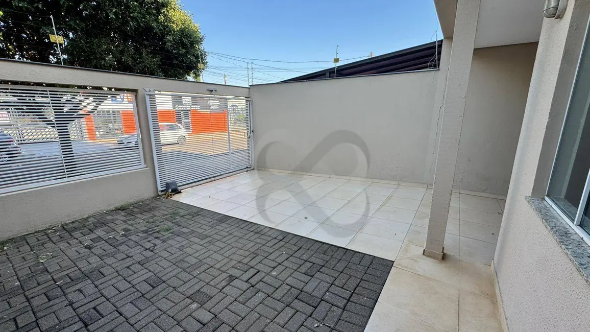 Sobrado com 3 quartos para alugar, 200m2 em Bandeirantes, Londrina - PR - imagem 4 Foto 4 de Sobrado com 3 quartos para alugar, 200m2 em Bandeirantes, Londrina - PR