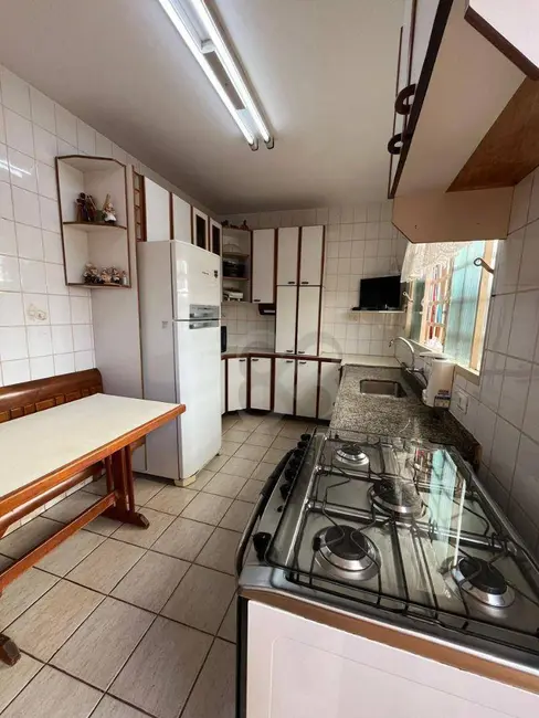 Foto 5 de Casa com 4 quartos à venda, 360m2 em San Fernando, Londrina - PR