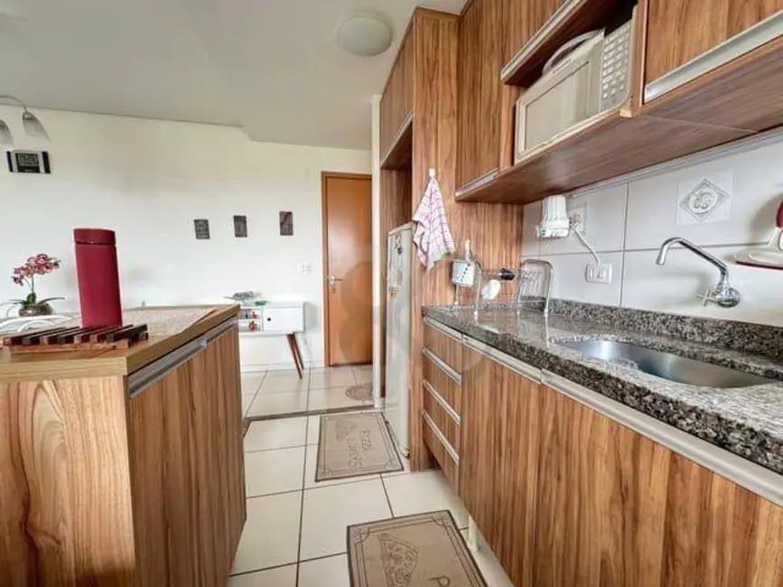 Foto 4 de Apartamento com 3 quartos à venda, 84m2 em Champagnat, Londrina - PR
