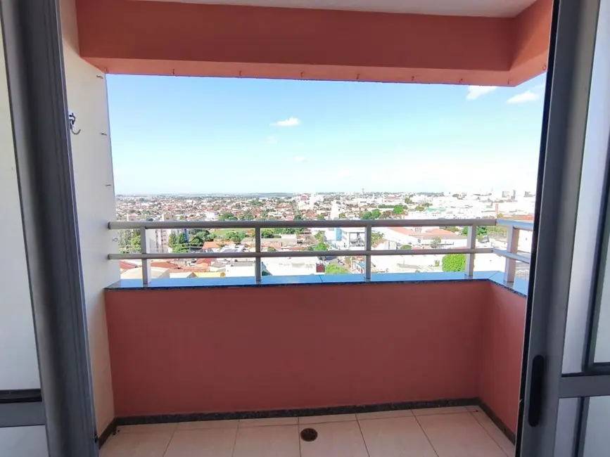 Foto 4 de Apartamento com 3 quartos para alugar, 115m2 em Vila Filipin, Londrina - PR