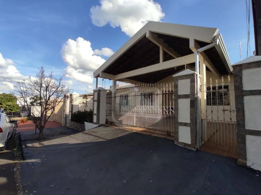 Casa com 5 quartos para alugar, 250m2 em Jardim Alvorada, Londrina - PR - imagem 1 Foto 1 de Casa com 5 quartos para alugar, 250m2 em Jardim Alvorada, Londrina - PR