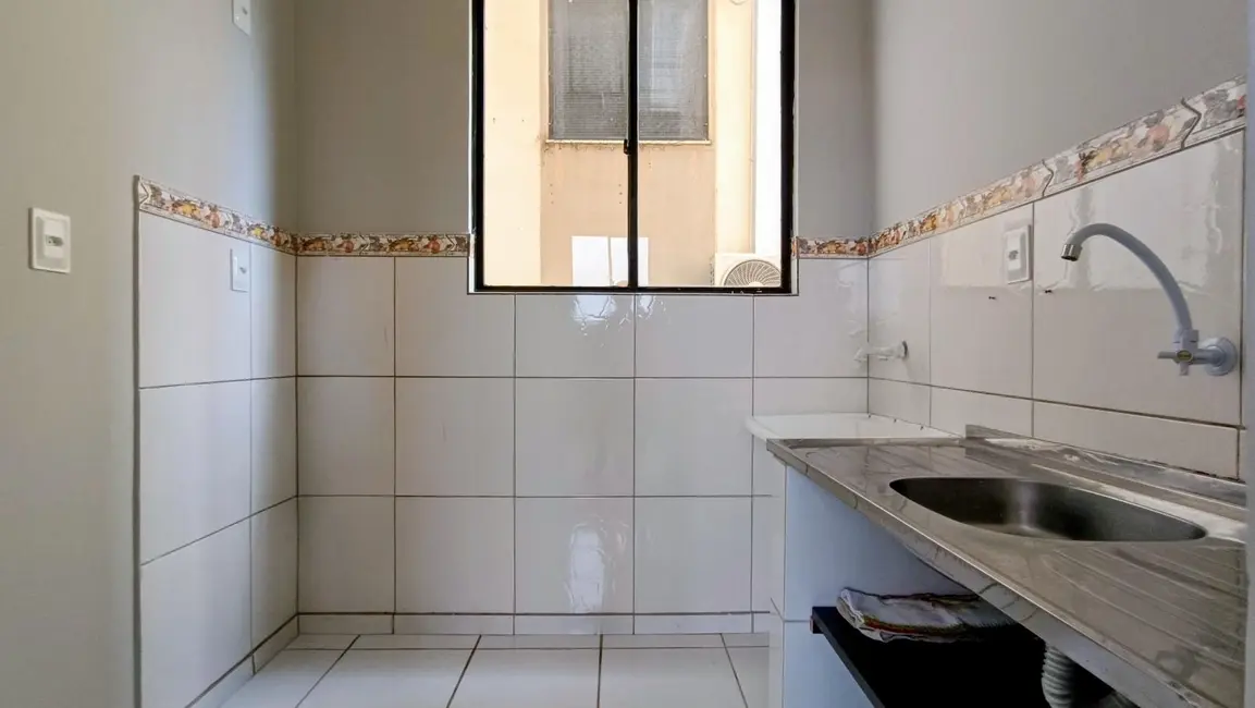 Foto 5 de Apartamento com 2 quartos para alugar, 39m2 em Jardim Novo Sabará, Londrina - PR