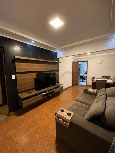 Foto 2 de Casa com 4 quartos para alugar, 135m2 em Bandeirantes, Londrina - PR