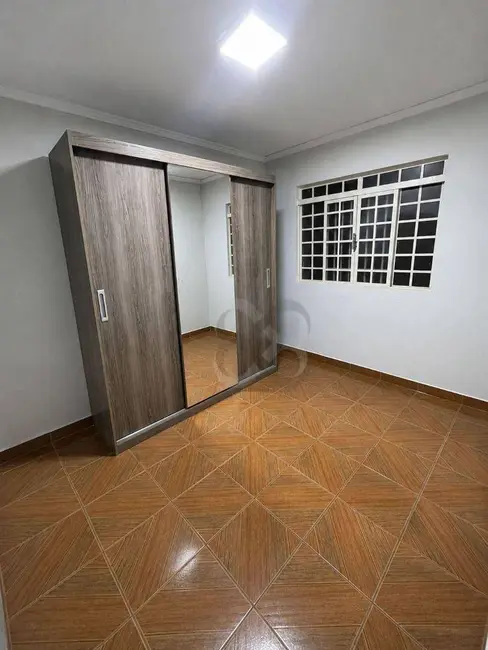 Foto 8 de Casa com 4 quartos para alugar, 135m2 em Bandeirantes, Londrina - PR