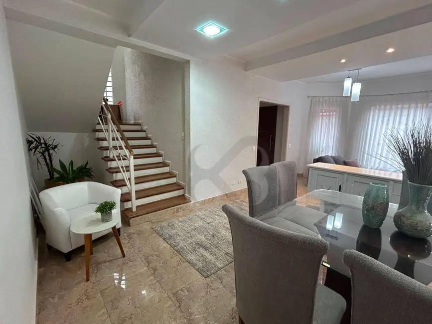 Foto 9 de Sobrado com 4 quartos à venda, 320m2 em Parque Residencial Alcântara, Londrina - PR
