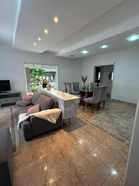 Foto 6 de Sobrado com 4 quartos à venda, 320m2 em Parque Residencial Alcântara, Londrina - PR