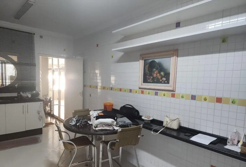Foto 9 de Sobrado com 4 quartos à venda, 273m2 em San Fernando, Londrina - PR