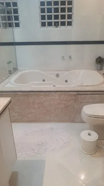 Foto 8 de Sobrado com 4 quartos à venda, 273m2 em San Fernando, Londrina - PR