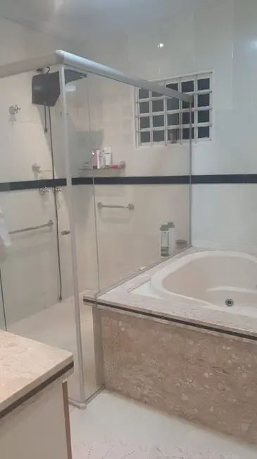 Foto 7 de Sobrado com 4 quartos à venda, 273m2 em San Fernando, Londrina - PR