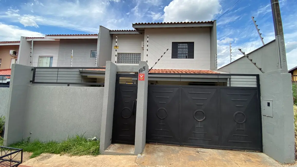 Foto 2 de Sobrado com 4 quartos à venda, 273m2 em San Fernando, Londrina - PR