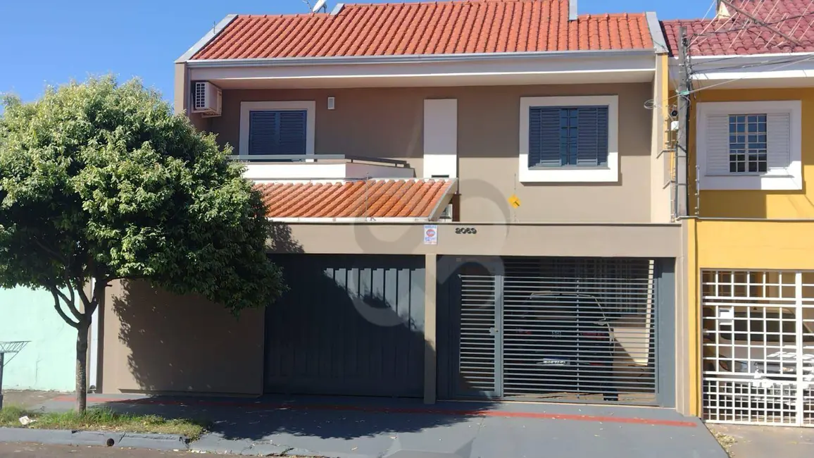 Foto 1 de Sobrado com 3 quartos à venda, 100m2 em Centro, Londrina - PR