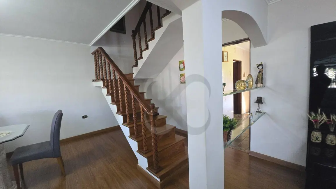 Foto 8 de Sobrado com 4 quartos à venda, 302m2 em Jardim Tókio, Londrina - PR