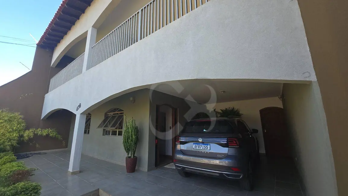 Foto 3 de Sobrado com 4 quartos à venda, 302m2 em Jardim Tókio, Londrina - PR