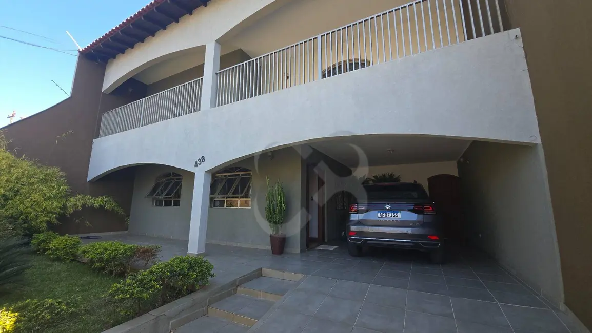 Foto 2 de Sobrado com 4 quartos à venda, 302m2 em Jardim Tókio, Londrina - PR