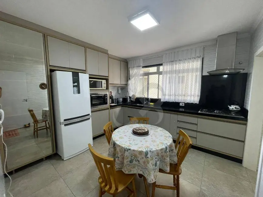 Apartamento com 3 quartos à venda, 150m2 em Centro, Londrina - PR - imagem 7 Foto 7 de Apartamento com 3 quartos à venda, 150m2 em Centro, Londrina - PR