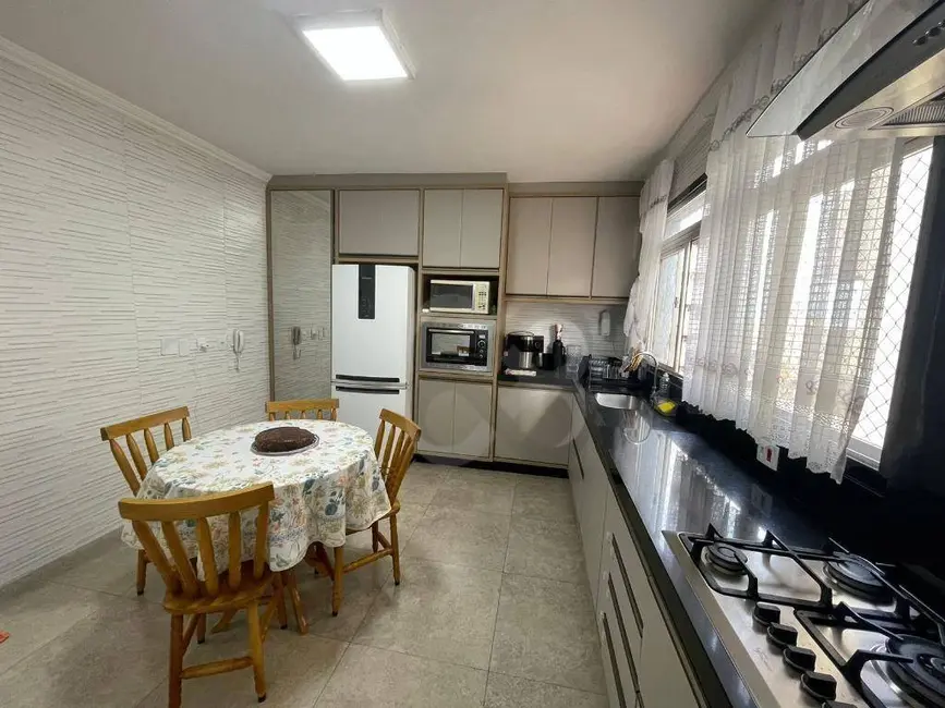 Apartamento com 3 quartos à venda, 150m2 em Centro, Londrina - PR - imagem 8 Foto 8 de Apartamento com 3 quartos à venda, 150m2 em Centro, Londrina - PR