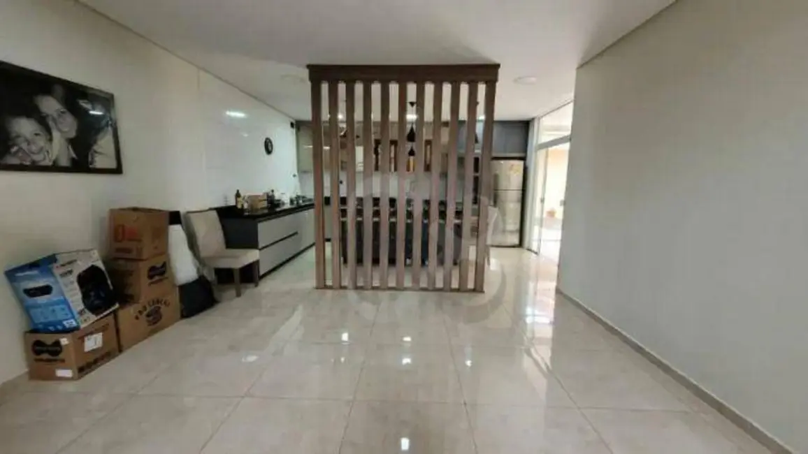 Sobrado com 4 quartos à venda, 300m2 em Santa Rita 1, Londrina - PR - imagem 2 Foto 2 de Sobrado com 4 quartos à venda, 300m2 em Santa Rita 1, Londrina - PR