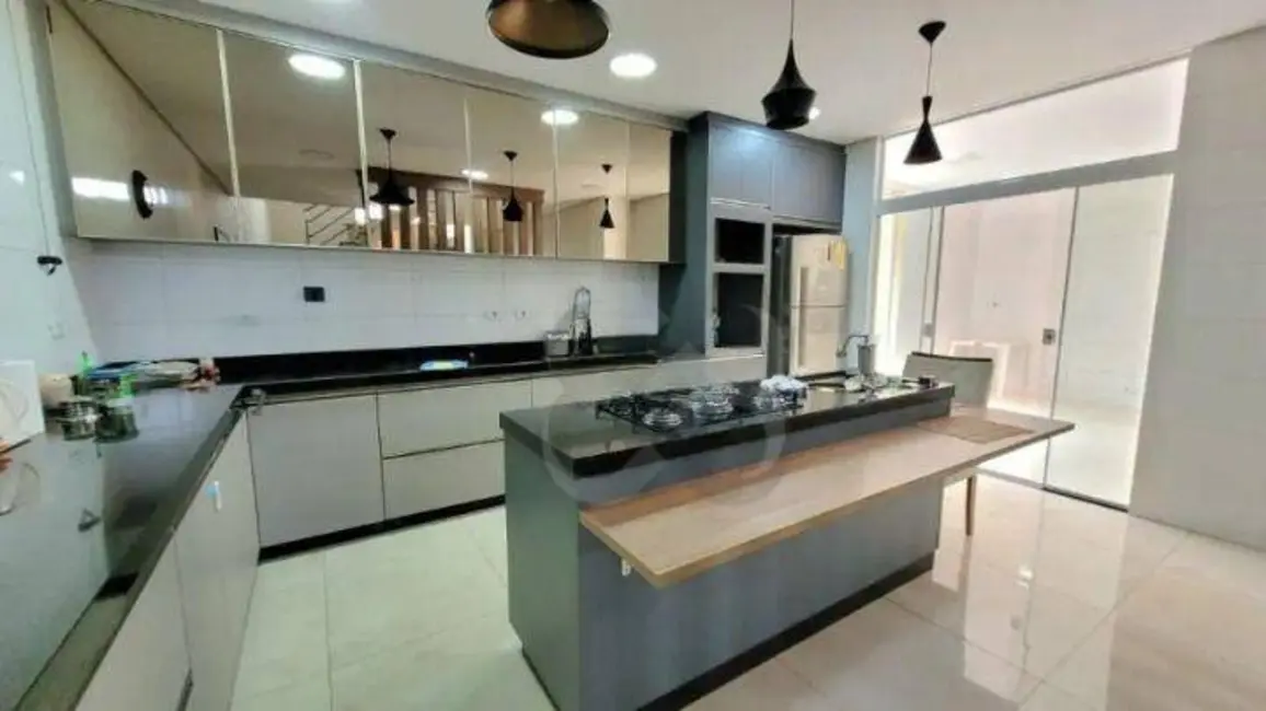 Sobrado com 4 quartos à venda, 300m2 em Santa Rita 1, Londrina - PR - imagem 4 Foto 4 de Sobrado com 4 quartos à venda, 300m2 em Santa Rita 1, Londrina - PR