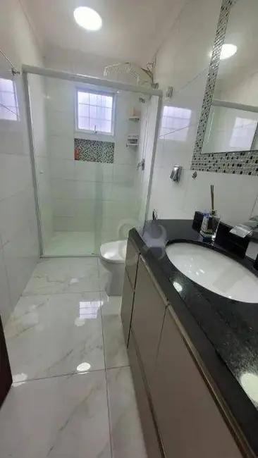 Sobrado com 4 quartos à venda, 300m2 em Santa Rita 1, Londrina - PR - imagem 9 Foto 9 de Sobrado com 4 quartos à venda, 300m2 em Santa Rita 1, Londrina - PR