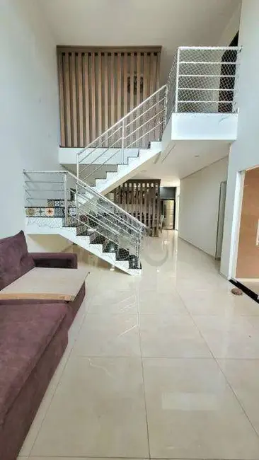 Sobrado com 4 quartos à venda, 300m2 em Santa Rita 1, Londrina - PR - imagem 6 Foto 6 de Sobrado com 4 quartos à venda, 300m2 em Santa Rita 1, Londrina - PR