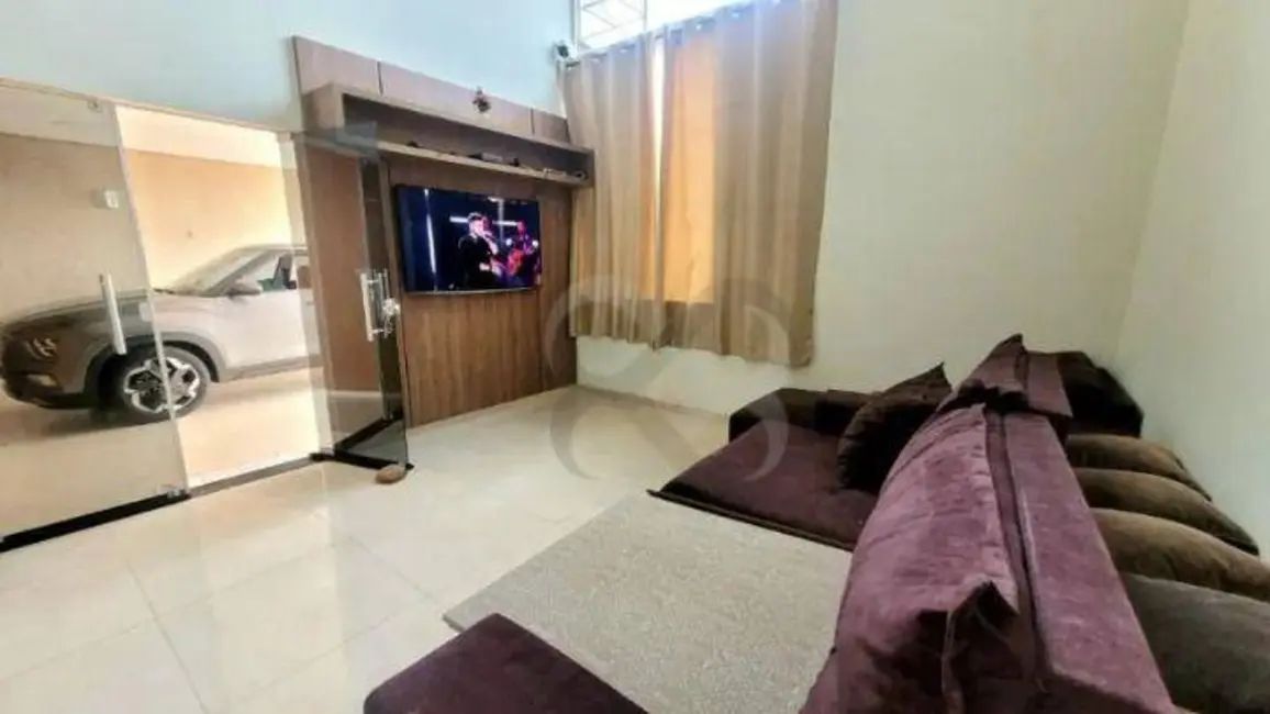 Sobrado com 4 quartos à venda, 300m2 em Santa Rita 1, Londrina - PR - imagem 3 Foto 3 de Sobrado com 4 quartos à venda, 300m2 em Santa Rita 1, Londrina - PR