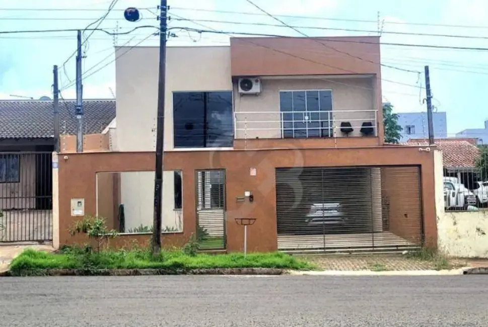 Sobrado com 4 quartos à venda, 300m2 em Santa Rita 1, Londrina - PR - imagem 1 Foto 1 de Sobrado com 4 quartos à venda, 300m2 em Santa Rita 1, Londrina - PR