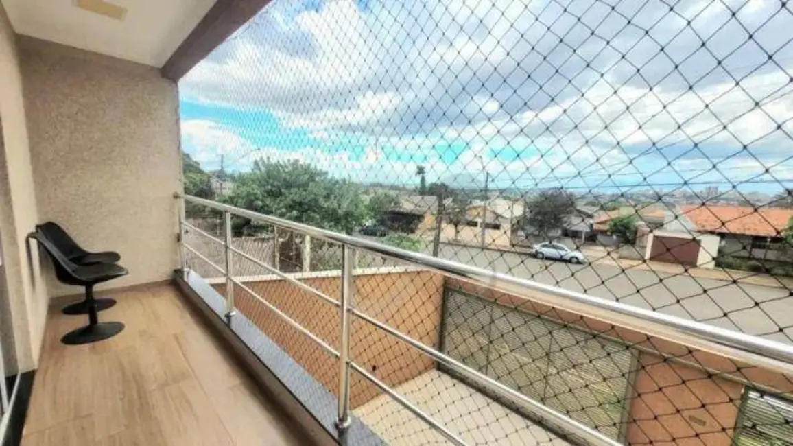 Sobrado com 4 quartos à venda, 300m2 em Santa Rita 1, Londrina - PR - imagem 7 Foto 7 de Sobrado com 4 quartos à venda, 300m2 em Santa Rita 1, Londrina - PR