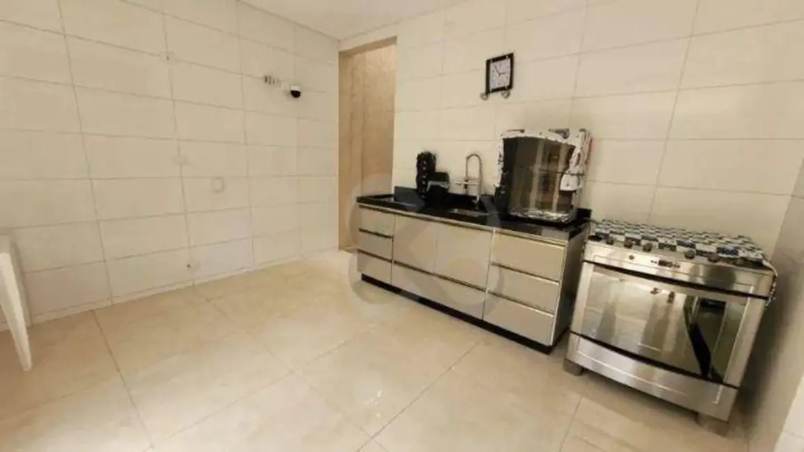 Sobrado com 4 quartos à venda, 300m2 em Santa Rita 1, Londrina - PR - imagem 5 Foto 5 de Sobrado com 4 quartos à venda, 300m2 em Santa Rita 1, Londrina - PR