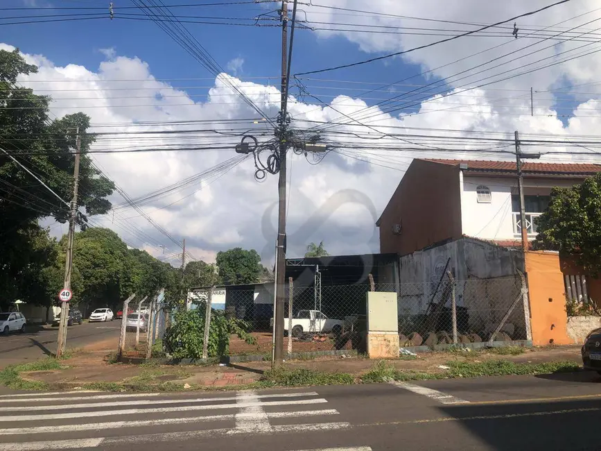Foto 1 de Terreno / Lote à venda, 378m2 em Londrina - PR