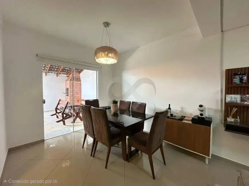 Foto 2 de Sobrado com 3 quartos à venda, 158m2 em Industrial, Londrina - PR