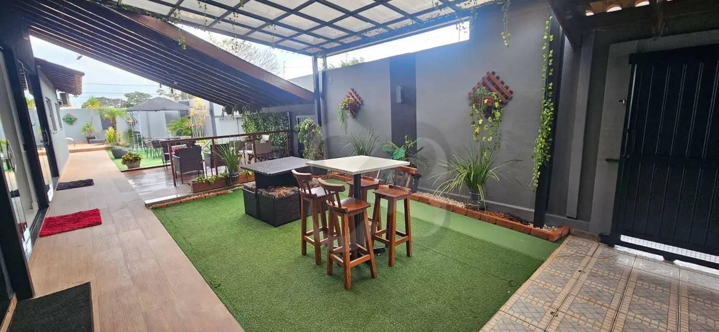Casa com 2 quartos à venda e para alugar, 329m2 em Esperança, Londrina - PR - imagem 8 Foto 8 de Casa com 2 quartos à venda e para alugar, 329m2 em Esperança, Londrina - PR