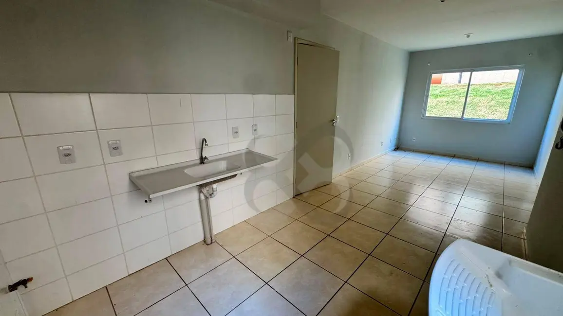 Foto 6 de Apartamento com 2 quartos para alugar, 60m2 em Conjunto Semiramis Barros Braga, Londrina - PR