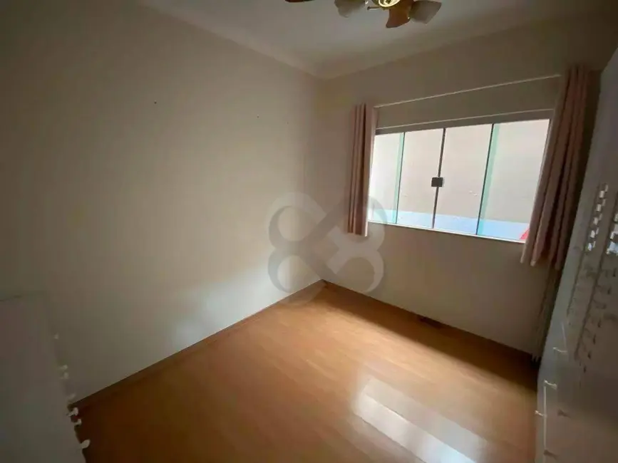 Foto 21 de Casa para alugar, 250m2 em Londrina - PR
