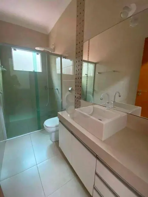 Foto 20 de Casa para alugar, 250m2 em Londrina - PR