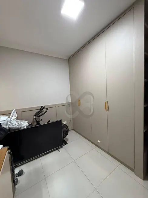 Casa com 3 quartos à venda, 250m2 em Jardim Pérola, Londrina - PR - imagem 4 Foto 4 de Casa com 3 quartos à venda, 250m2 em Jardim Pérola, Londrina - PR
