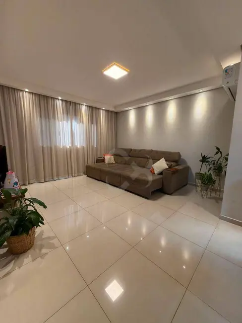 Casa com 3 quartos à venda, 250m2 em Jardim Pérola, Londrina - PR - imagem 7 Foto 7 de Casa com 3 quartos à venda, 250m2 em Jardim Pérola, Londrina - PR