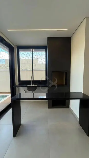 Foto 4 de Sobrado com 4 quartos à venda, 253m2 em Londrina - PR