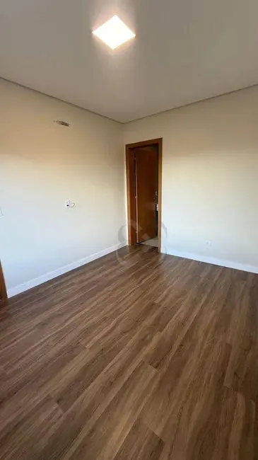 Foto 9 de Sobrado com 4 quartos à venda, 253m2 em Londrina - PR