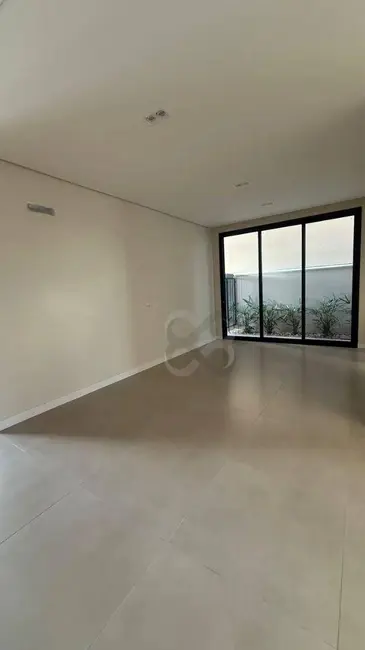 Foto 6 de Sobrado com 4 quartos à venda, 253m2 em Londrina - PR