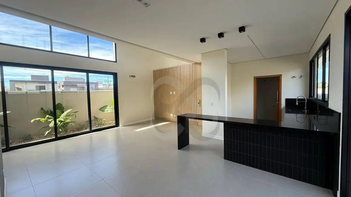 Foto 3 de Sobrado com 3 quartos à venda, 252m2 em Conjunto Habitacional Alexandre Urbanas, Londrina - PR