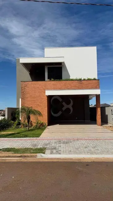 Foto 1 de Sobrado com 3 quartos à venda, 252m2 em Conjunto Habitacional Alexandre Urbanas, Londrina - PR