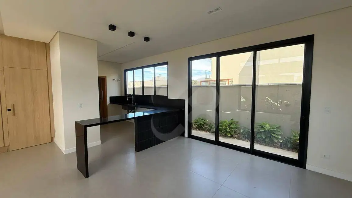 Foto 2 de Sobrado com 3 quartos à venda, 252m2 em Conjunto Habitacional Alexandre Urbanas, Londrina - PR