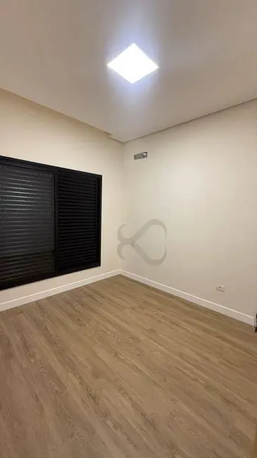 Foto 7 de Sobrado com 3 quartos à venda, 252m2 em Conjunto Habitacional Alexandre Urbanas, Londrina - PR