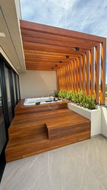 Foto 5 de Sobrado com 3 quartos à venda, 252m2 em Conjunto Habitacional Alexandre Urbanas, Londrina - PR