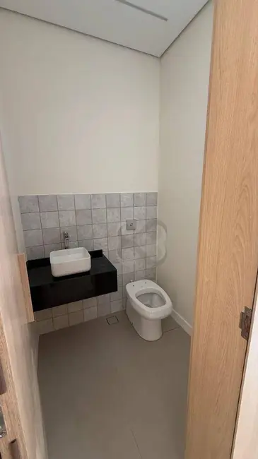 Foto 9 de Sobrado com 3 quartos à venda, 252m2 em Conjunto Habitacional Alexandre Urbanas, Londrina - PR